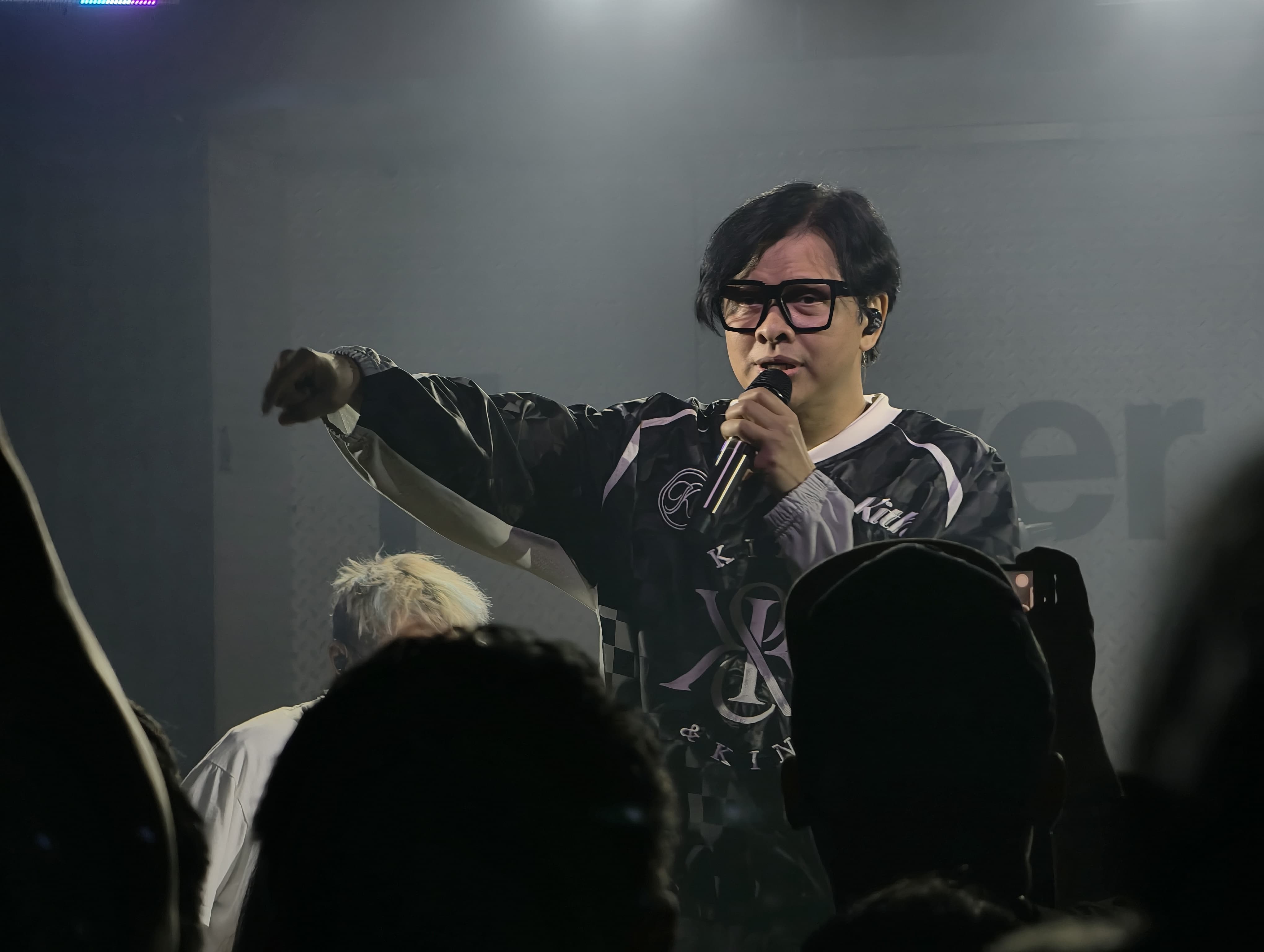 Konser Rayakan Album Baru, GIGI: Sekarang Kami Adiknya Raisa dan Bernadya