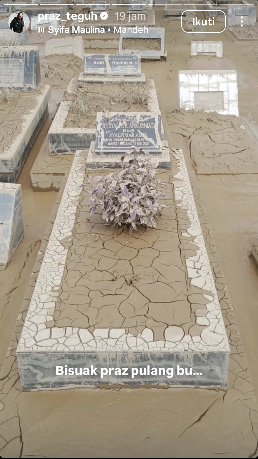 Makam Ibu Terdampak Banjir, Praz Teguh Pulang Kampung Bawa Donasi Rp1,3 Miliar