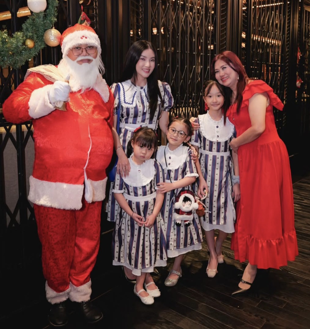 6 Potret Artis Rayakan Natal Bersama Keluarga, Erika Carlina Bareng Anak