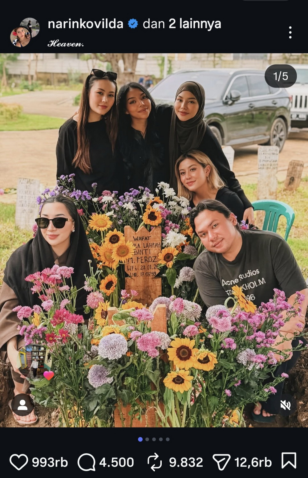 Kembali dari Australia, Awkarin Langsung Ziarah ke Makam Lula Lahfah