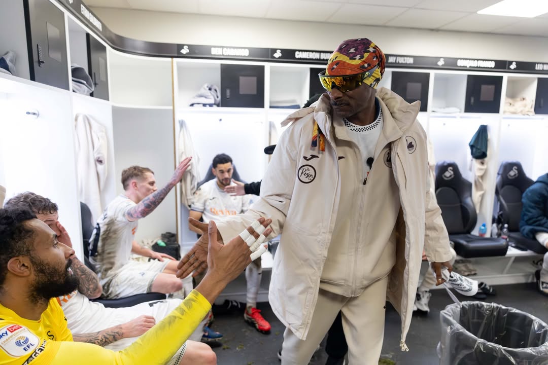 Investor Paling Swag! Snoop Dogg Debut di Stadion Swansea, Bau Ganjanya Bikin Pelatih Lawan Salfok