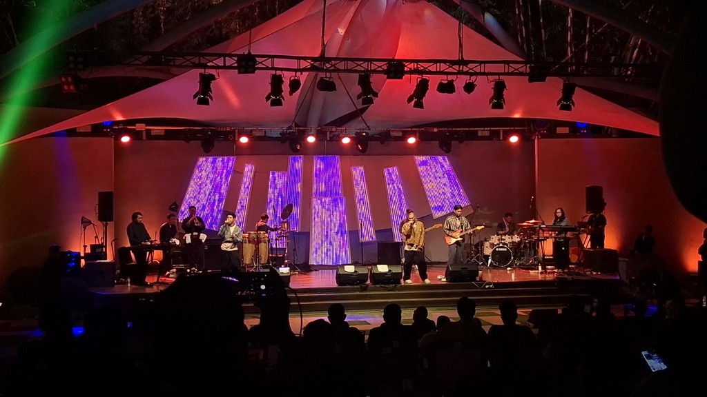 RAN Tutup Malam Pertama Gaia Music Festival 2026, Penonton Berdansa Bersama