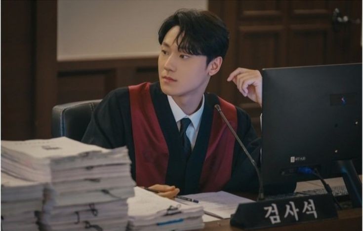 6 Rekomendasi Drakor yang Dibintangi Lee Do Hyun Exhuma