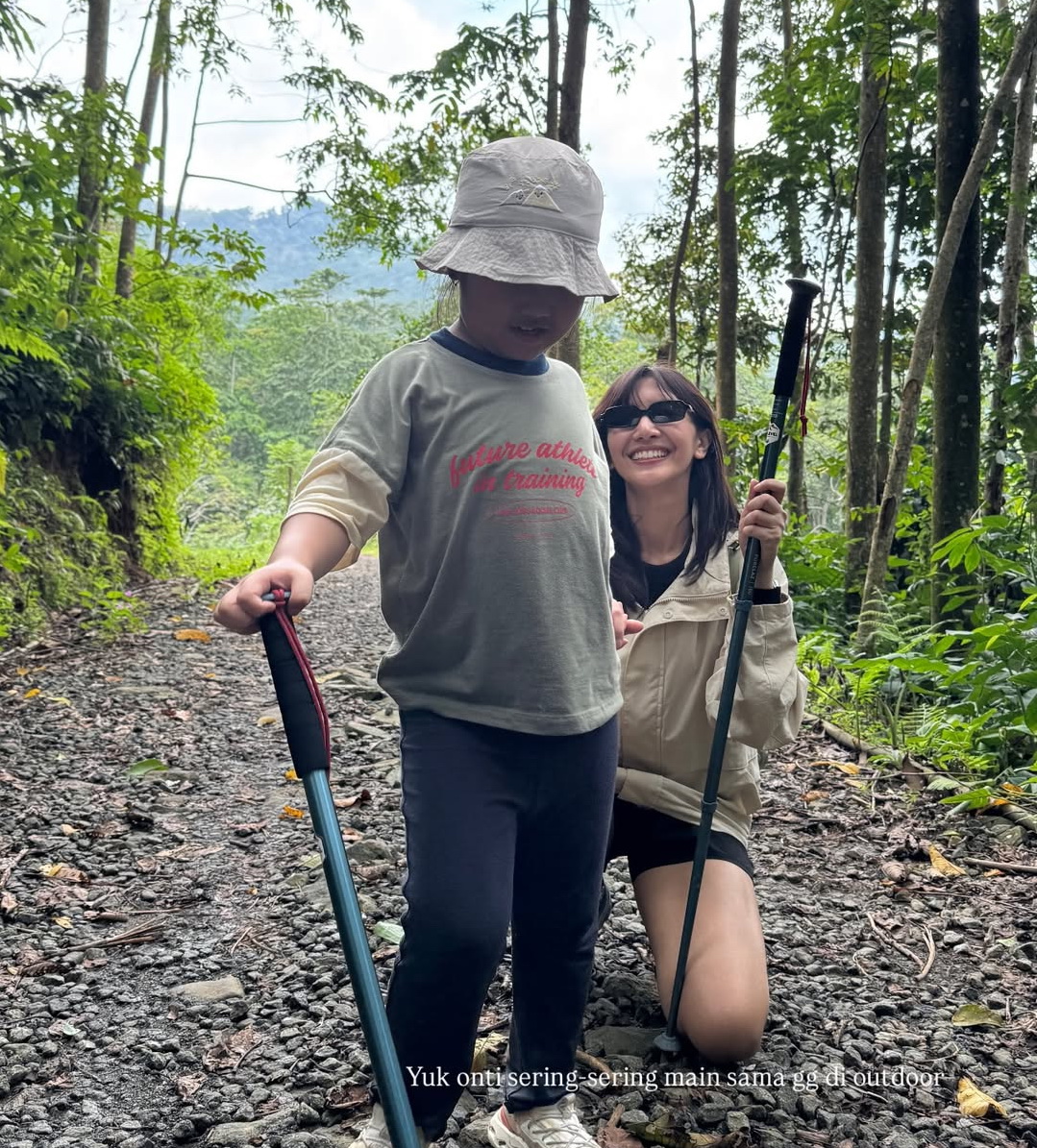 Senyum Merekah Sheila Dara Piknik Bareng Keluarga Dion Wiyoko