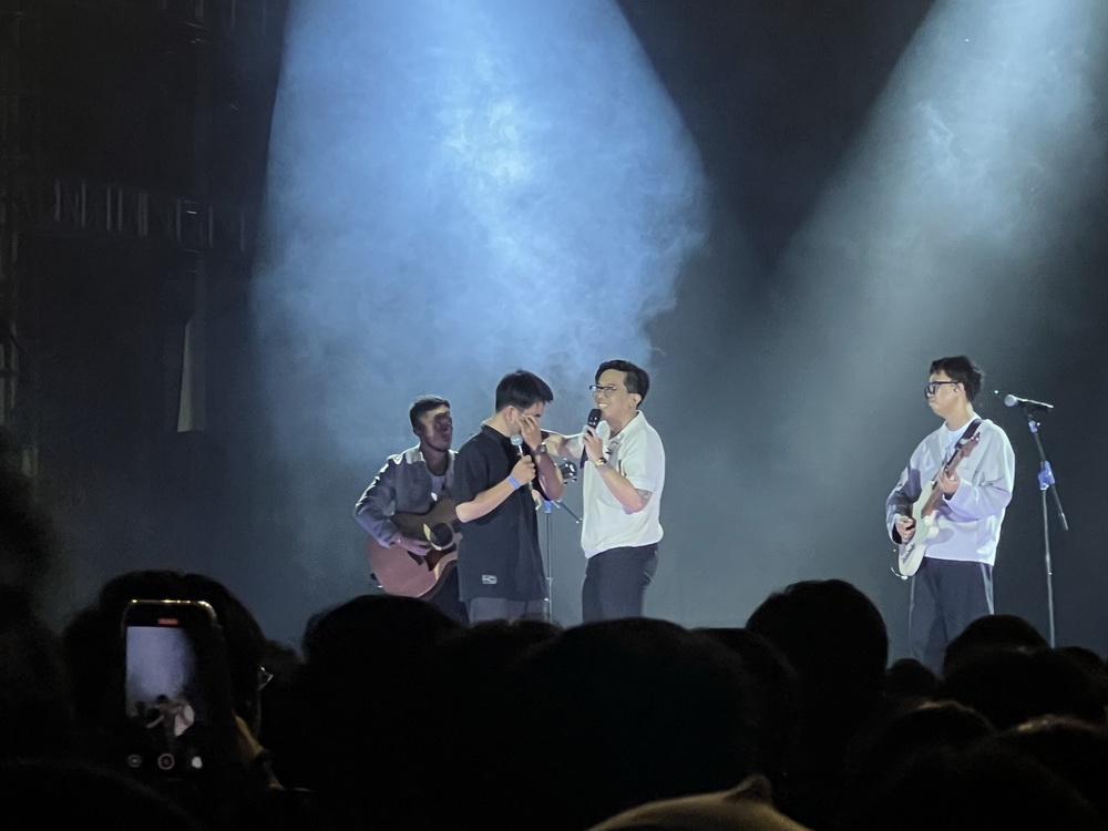 Penonton Konser for Revenge Menangis di Panggung Curhat soal Perceraian