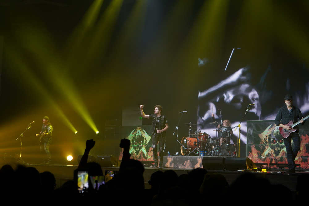 Konser di Jakarta, FireHouse Bawakan Lagu Khusus Kenang Mendiang CJ Snare