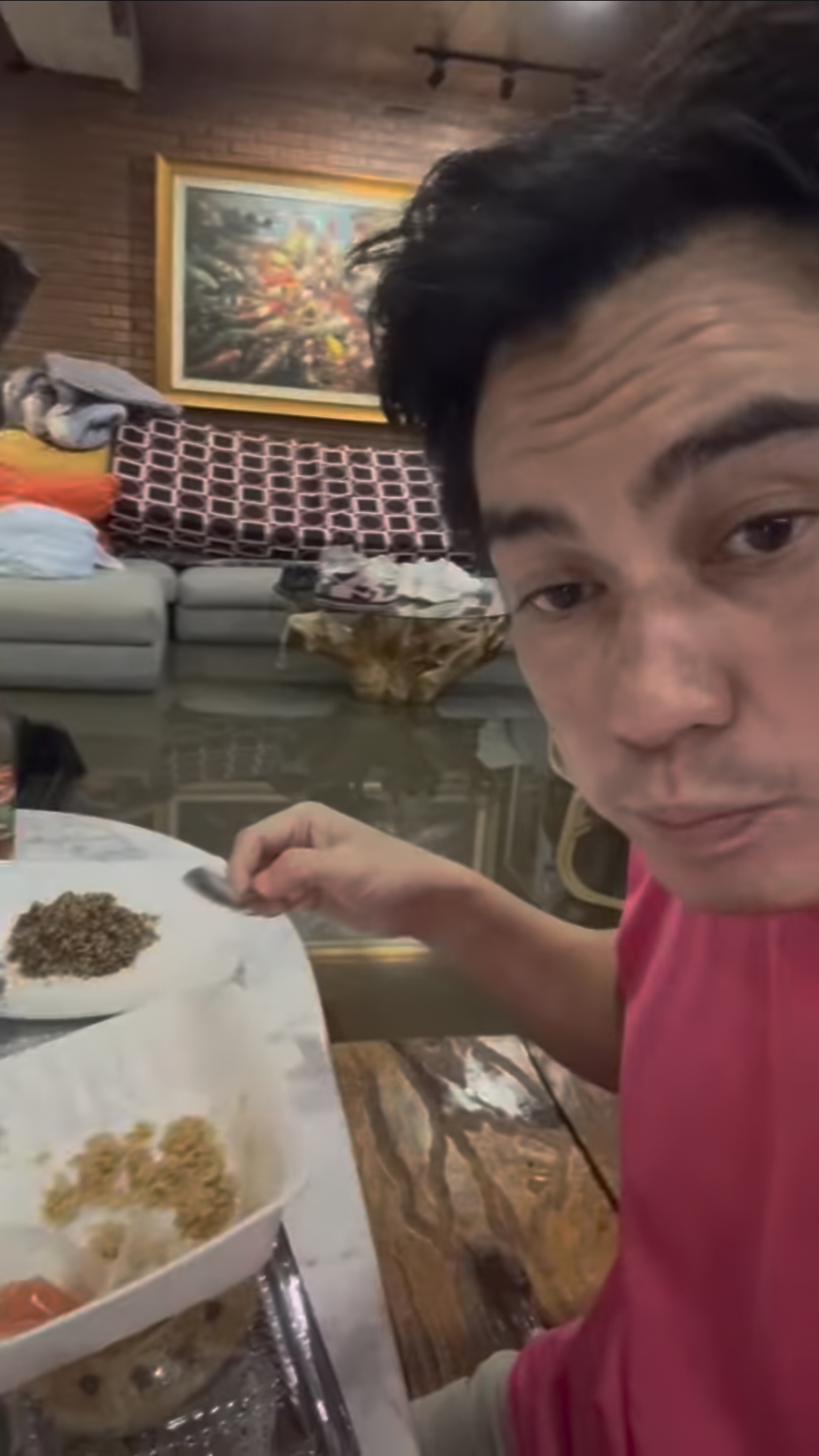Rumah Terendam Banjir, Baim Wong Tetap Asyik Makan Nasi Goreng Saat Sahur