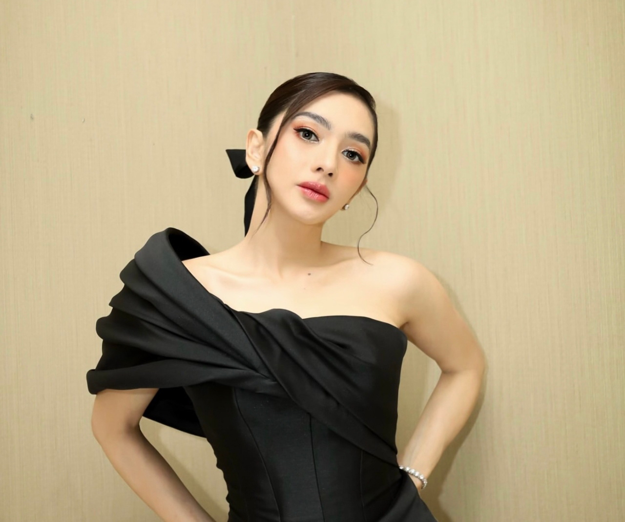 Angel Karamoy Umumkan Putus dengan Gusti Ega, Netizen Sindir Pacaran Kontrak