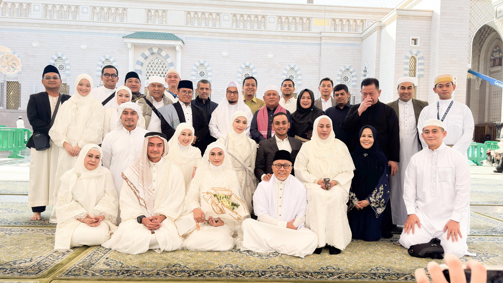 Selamat! Zumi Zola Resmi Menikahi Putri Zulkifli Hasan di Masjid Nabawi