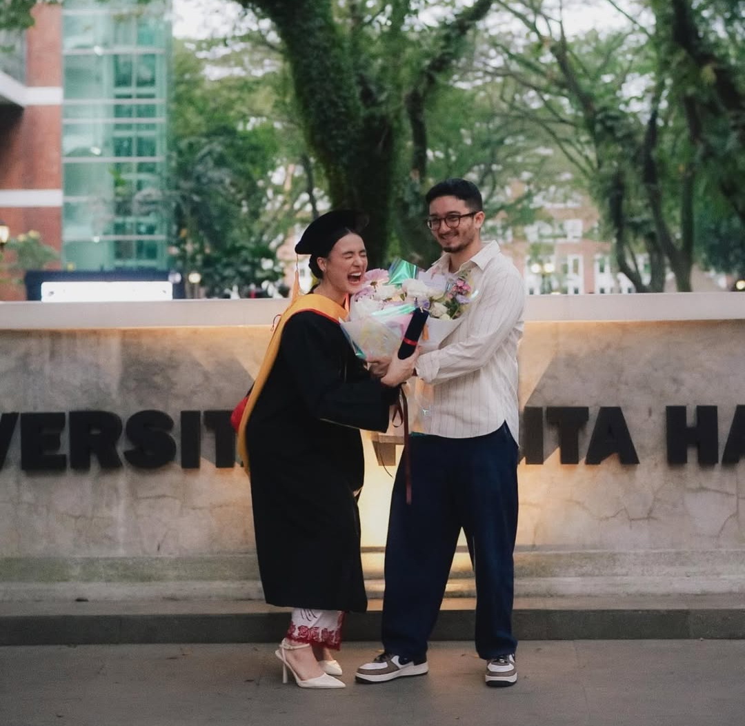 Mawar de Jongh Lulus Kuliah, Momen Manis Wisuda Ditemani Bryan Domani