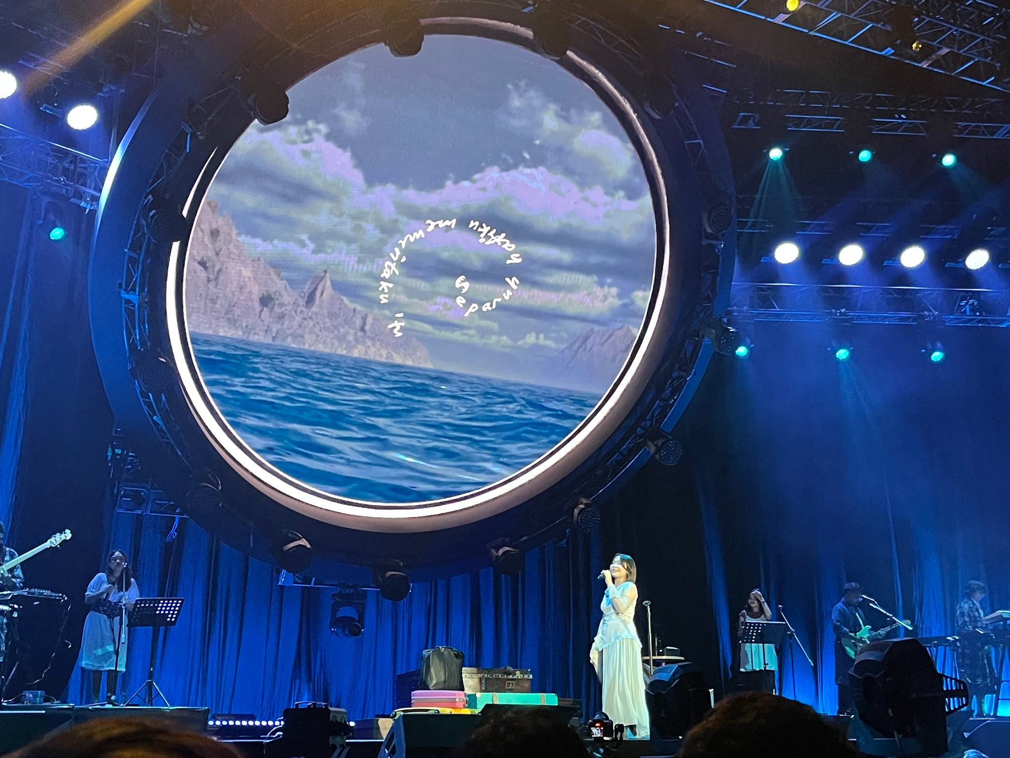 Konser Bernadya Penuh Kejutan, Pesta Nostalgia hingga Sentuhan Hipdut Tenxi