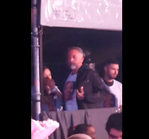 Taylor Swift Temui Keluarga Penggemar yang Meninggal di Konsernya