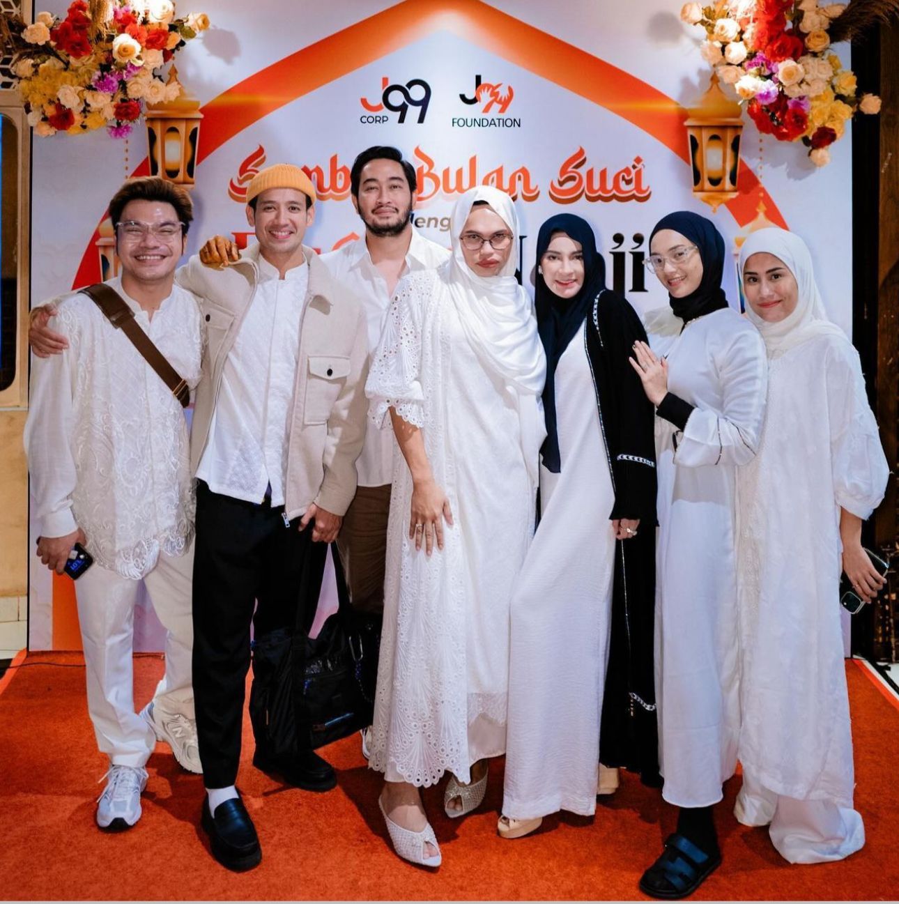 Ketahuan! Wanda Hara Ternyata Sering Ikut Kajian Pakai Hijab