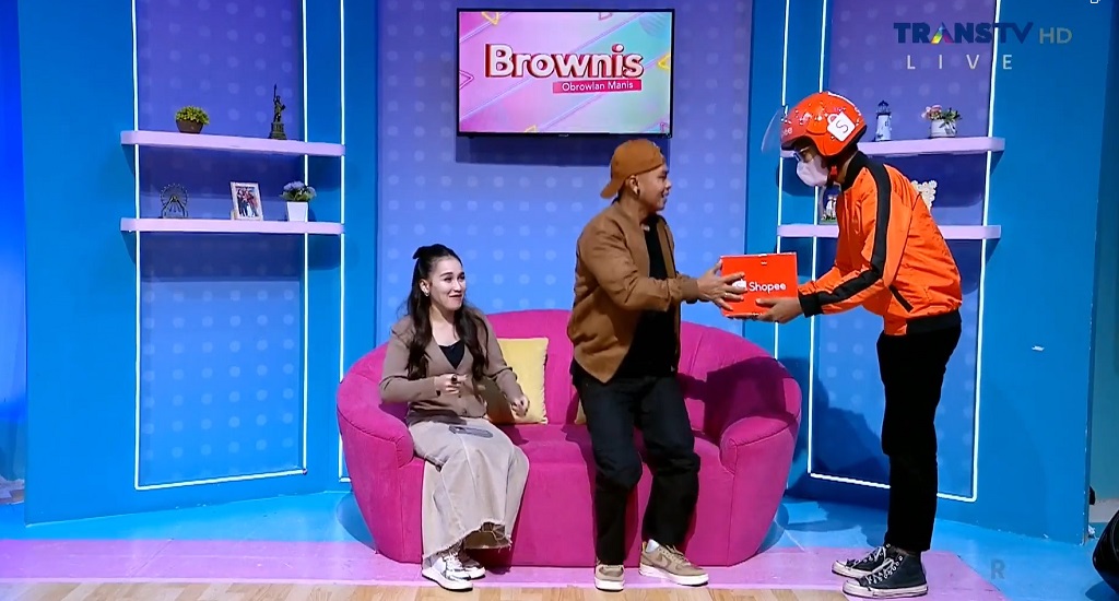 Fitur Garansi Tepat Waktu Bikin Ayu Ting Ting, Komeng, dan Lesti Kejora Makin Nyaman Belanja di Shopee