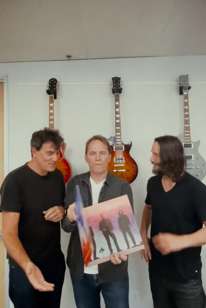 Keanu Reeves Diundang Band Punk Main di Coachella