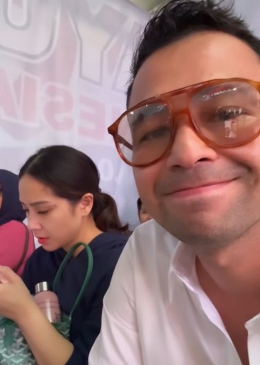 Raffi Ahmad Ditegur Petugas KPPS Gegara Rekam Video di Dalam TPS