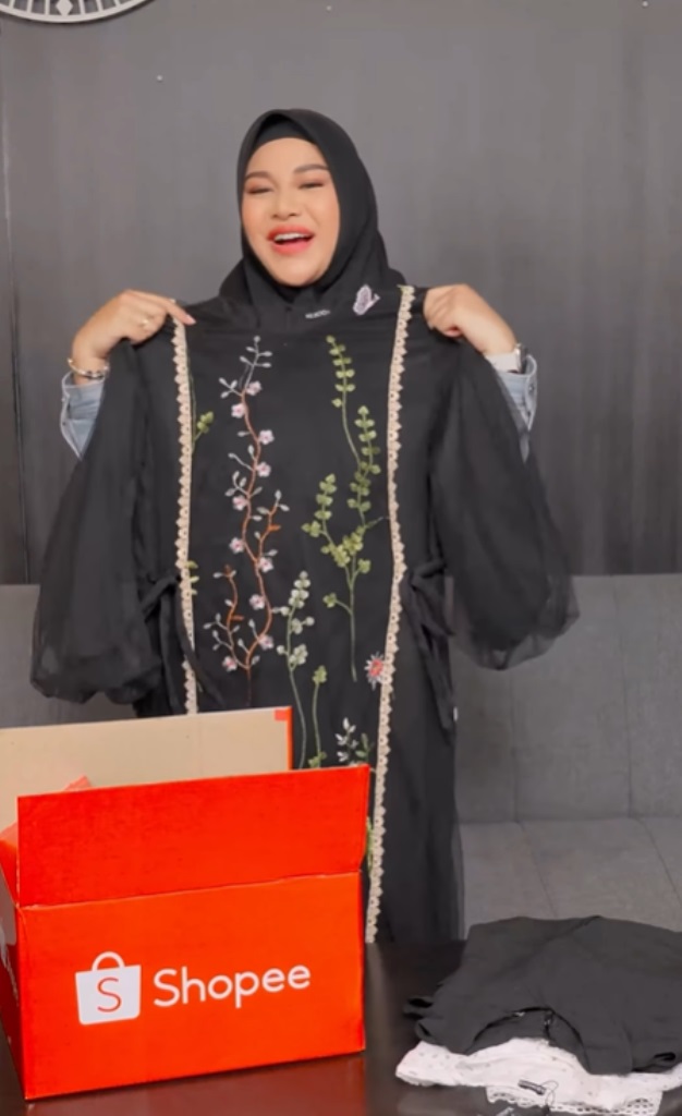 Girang Rasakan Manfaat Layanan Shopee Garansi Bebas Pengembalian, Unggahan Aurel jadi Sorotan