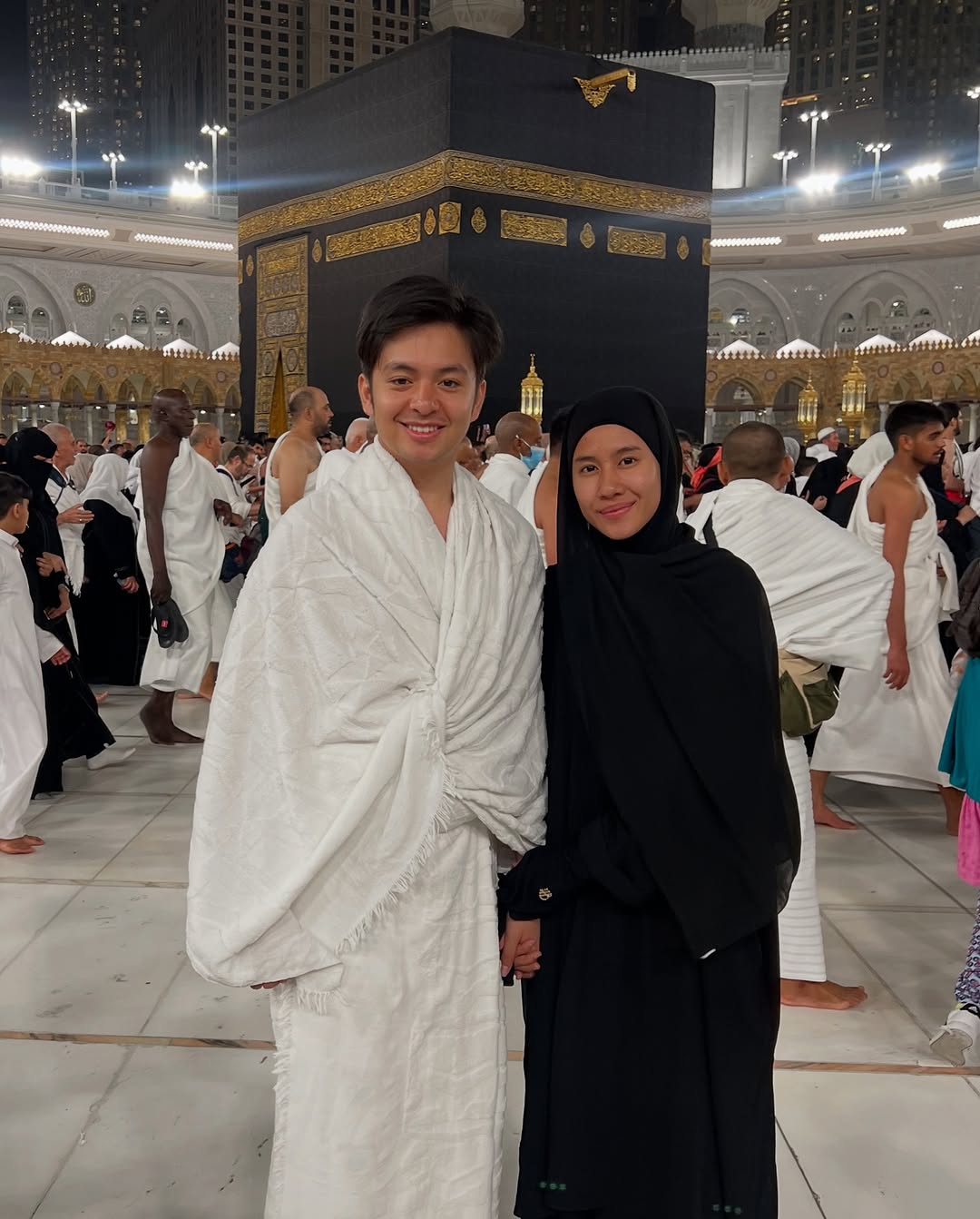 Angga Yunanda dan Shenina Cinnamon Rayakan Lebaran Pertama sebagai Pasutri di Tanah Suci