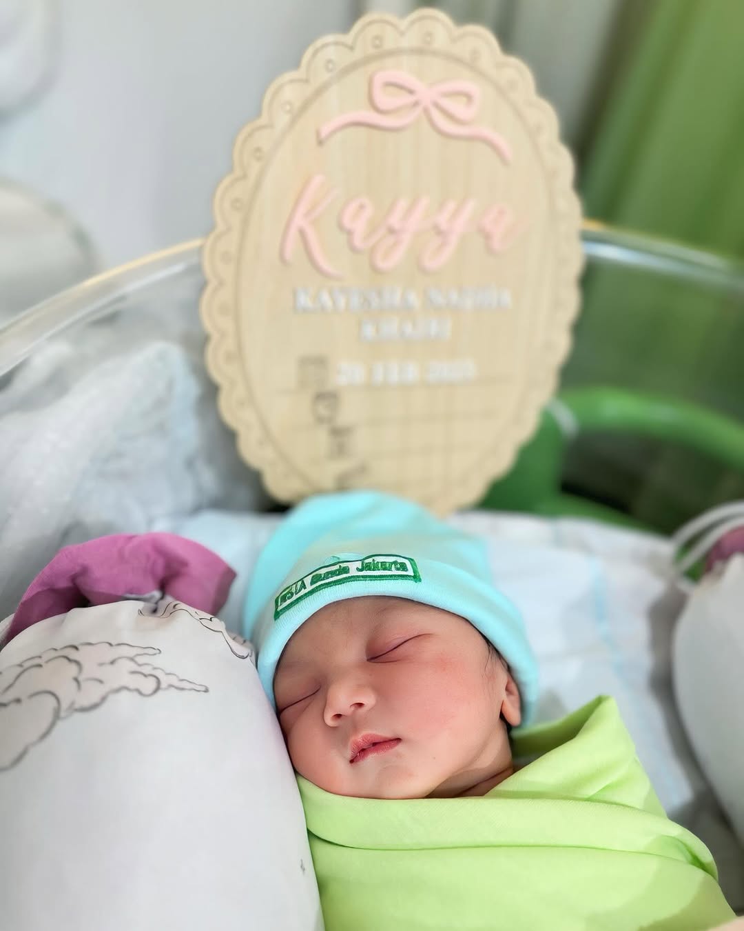 Kiky Saputri dan Suami Mengumumkan Kelahiran Anak Pertama
