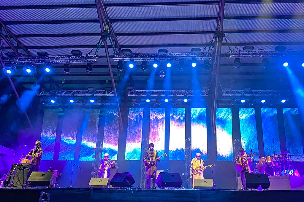 Dari Sape Kalimantan sampai Rock Gurun Sahara Bergema di Rainforest World Music Festival