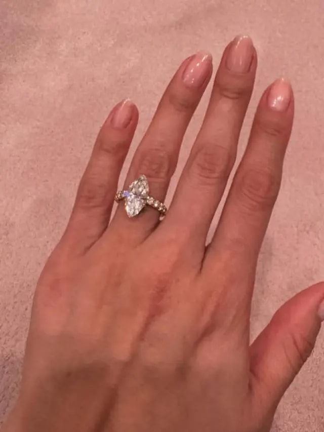 Lambang Kemewahan, Harga Cincin Tunangan Benny Blanco-Selena Gomez Capai Rp3,1 Miliar