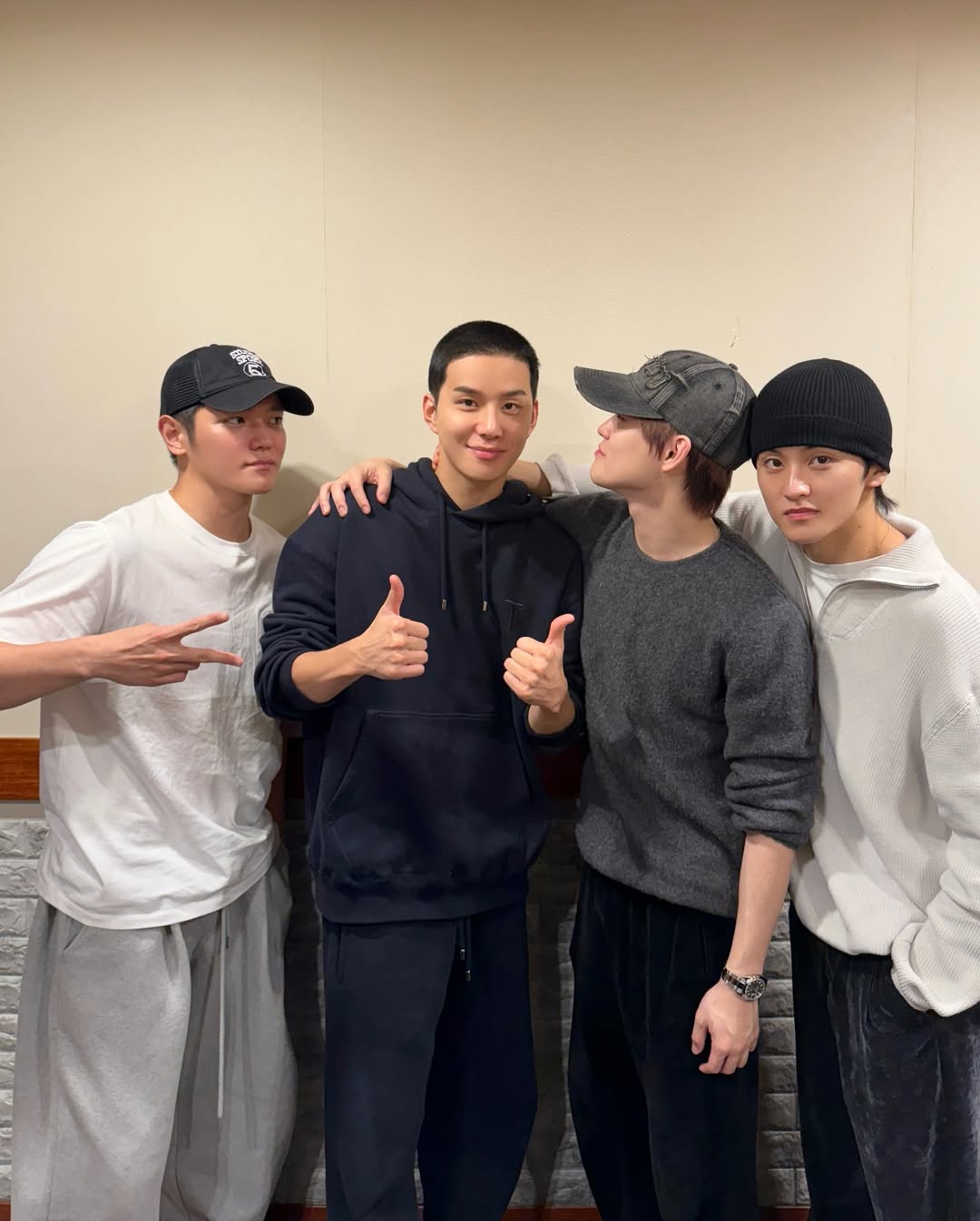 Doyoung dan Jungwoo NCT Resmi Mulai Wamil Hari Ini