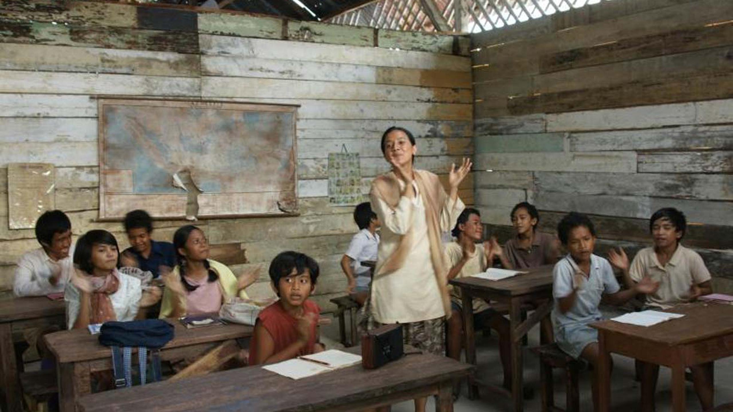 5 Film tentang Guru yang Inspiratif untuk Peringati Hari Guru Nasional