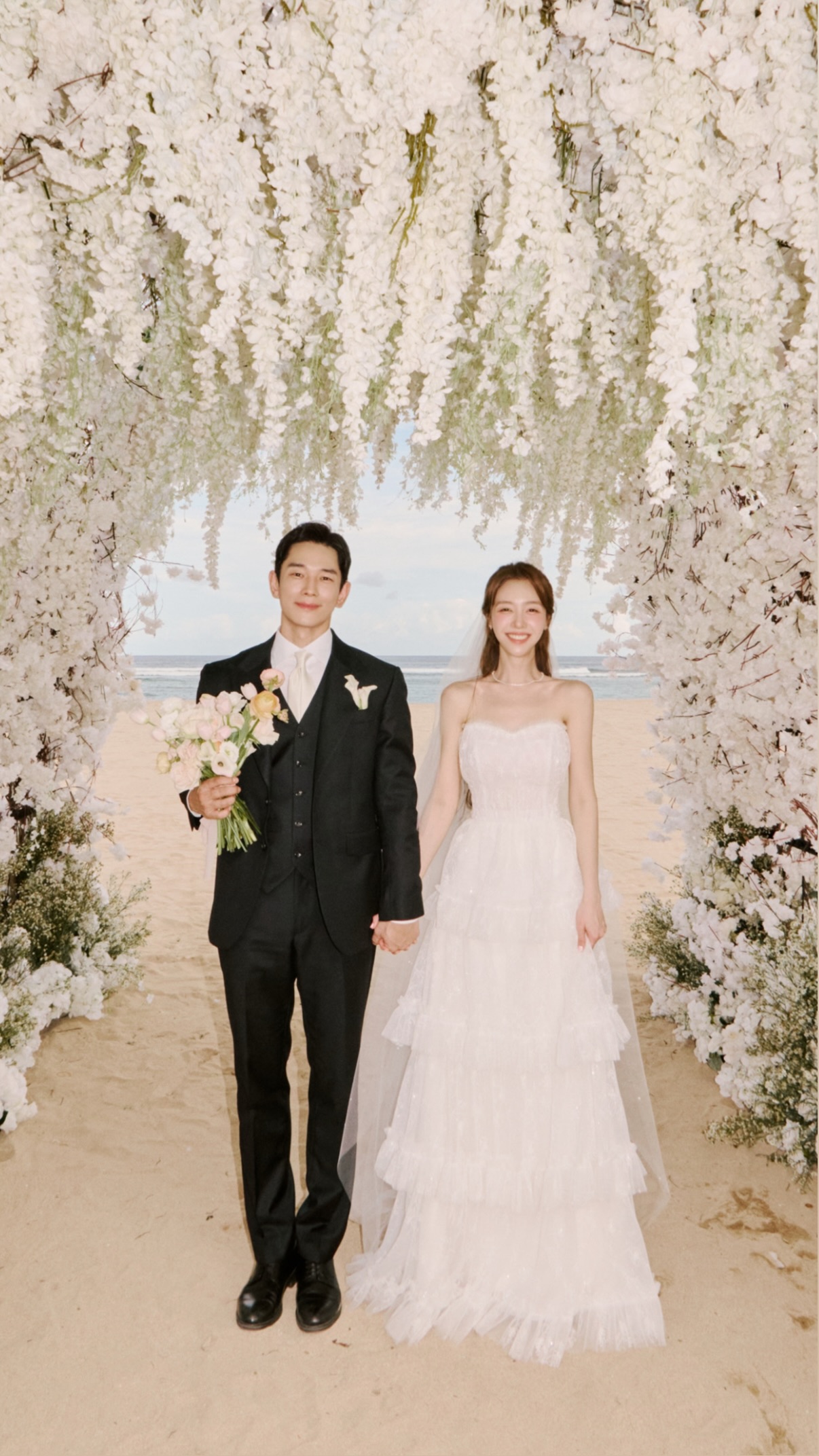5 Potret Pernikahan Romantis Min-ah Girls Day dan On Joo-wan di Bali