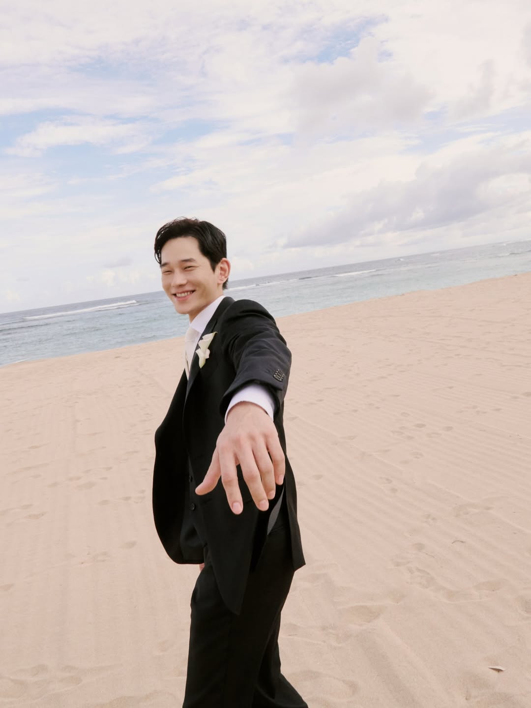 5 Potret Pernikahan Romantis Min-ah Girls Day dan On Joo-wan di Bali