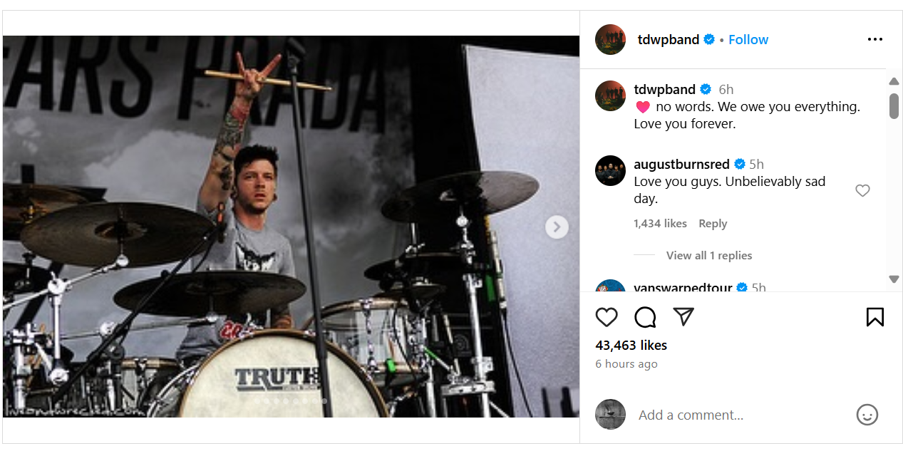 Mantan Drummer The Devil Wears Prada Tewas dalam Kecelakaan Pesawat