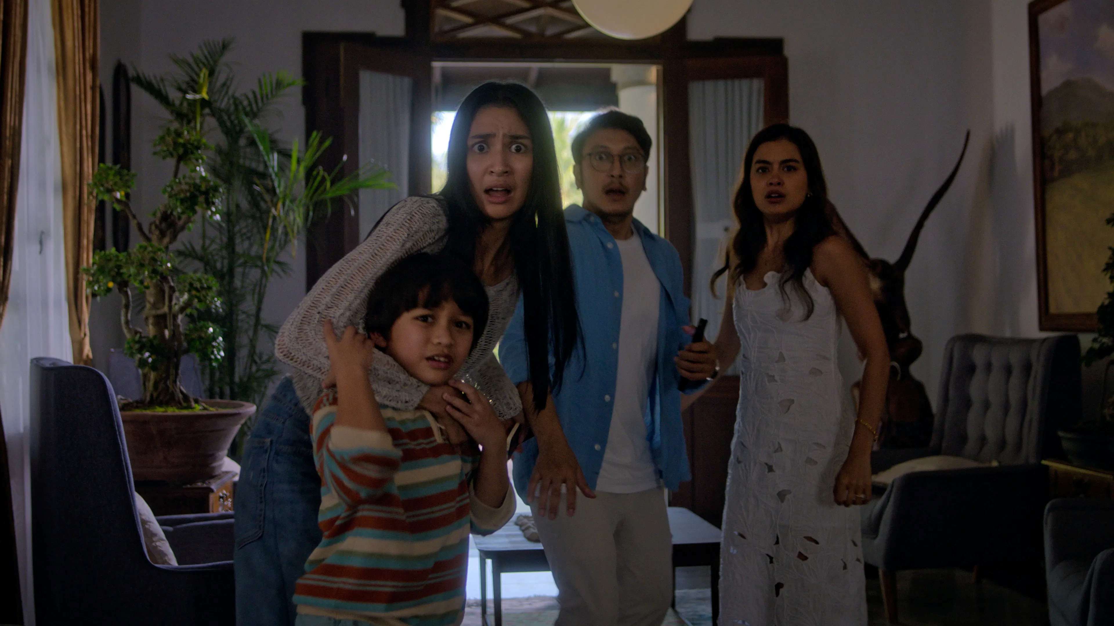 Review Film Netflix Abadi Nan Jaya, Wabah Zombie Lokal Akibat Jamu Awet Muda