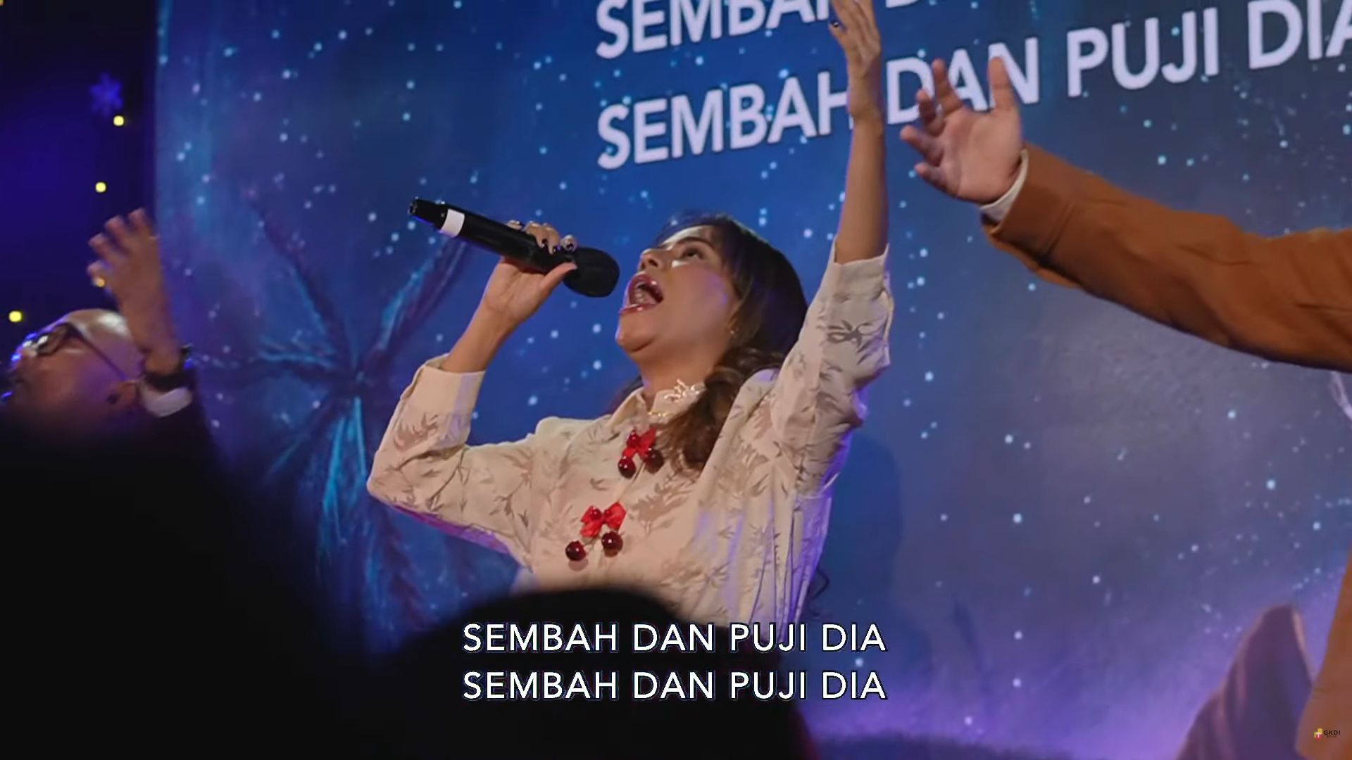 5 Artis Indonesia Ikut Misa Natal 2025 dengan Penuh Sukacita