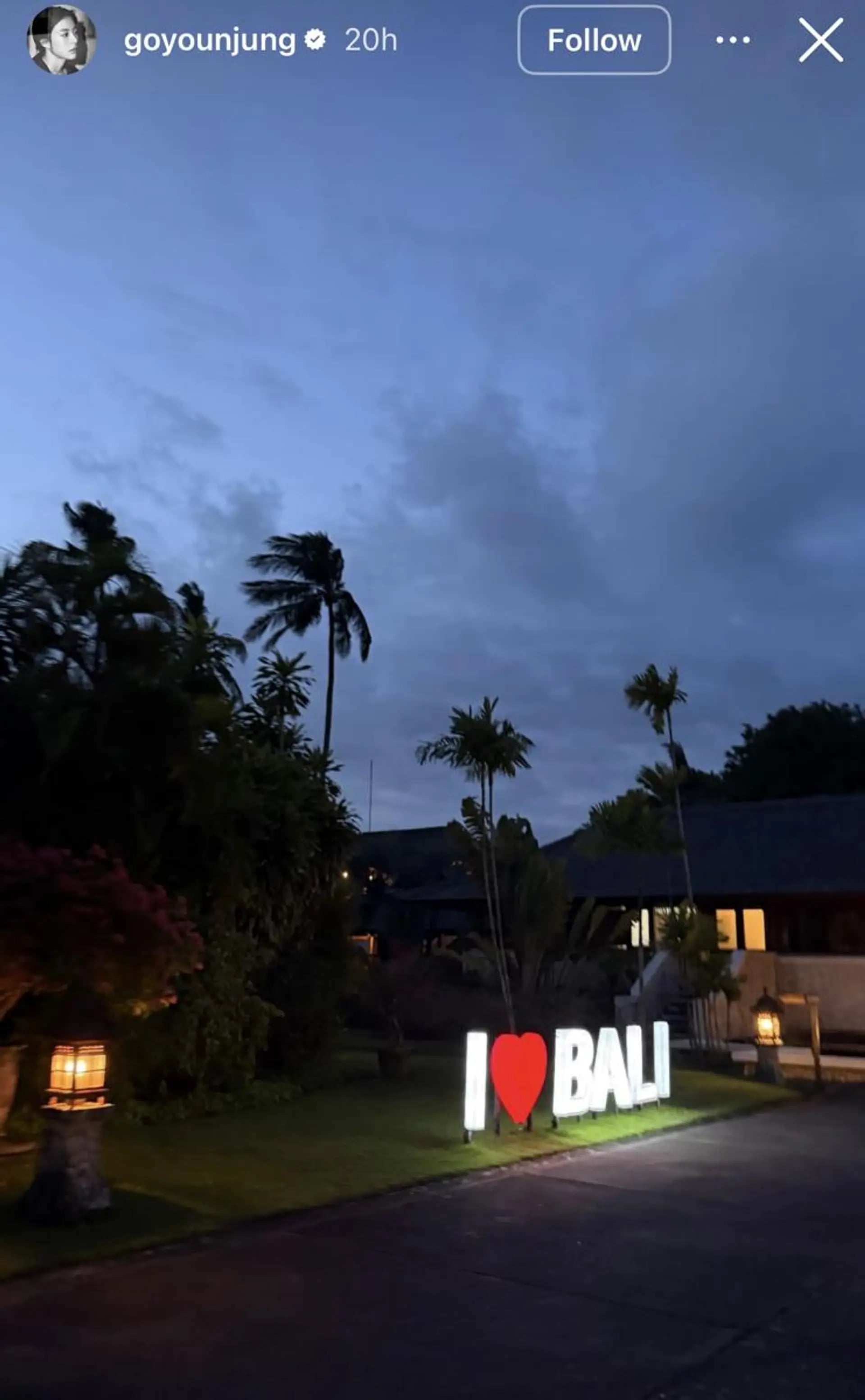 Intip Keseruan Liburan Go Youn Jung di Bali: Main Tennis hingga Beli Topi Pantai