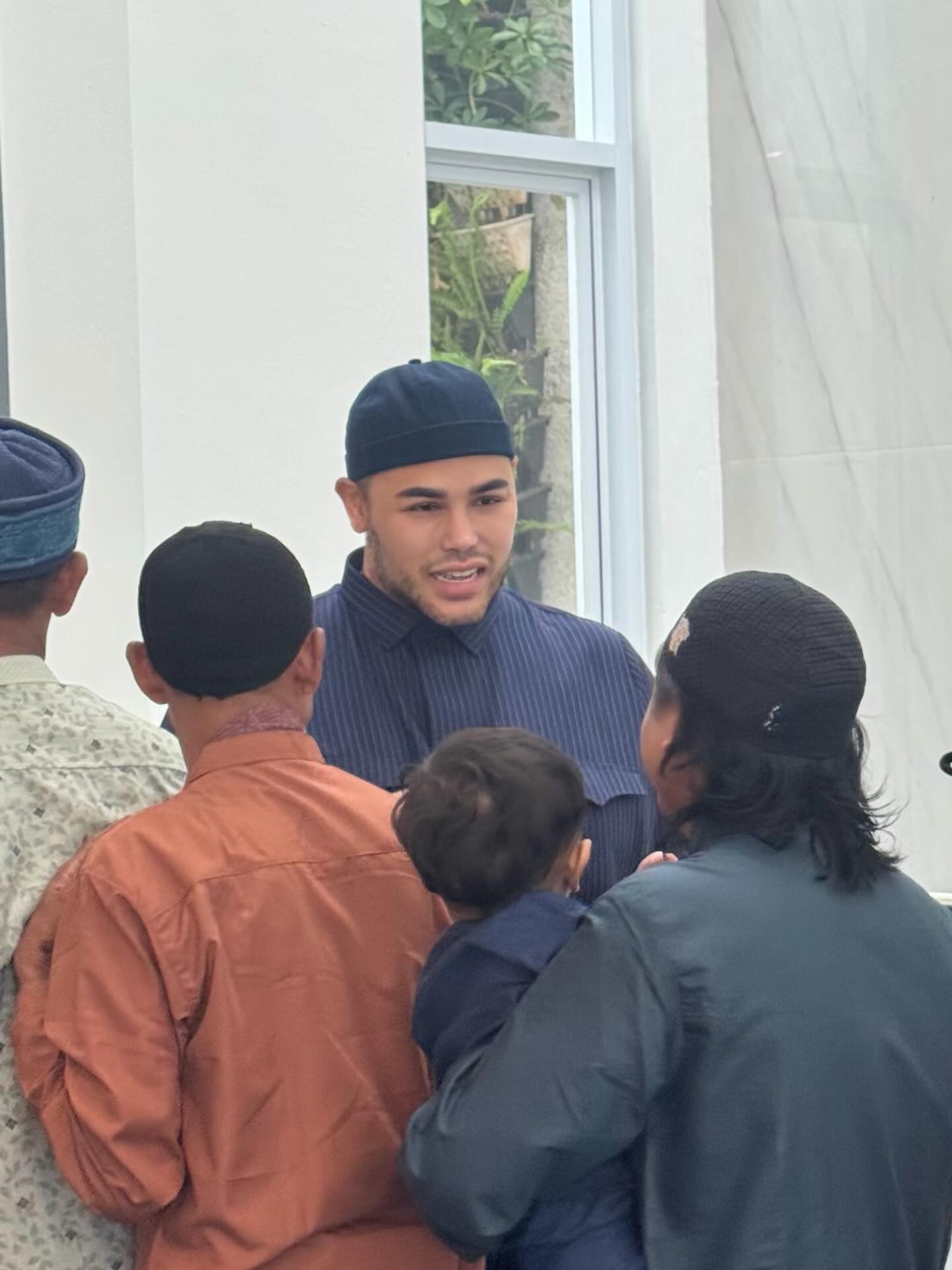 Haru! Ivan Gunawan Salat Id di Masjid yang Ia Bangun Sendiri