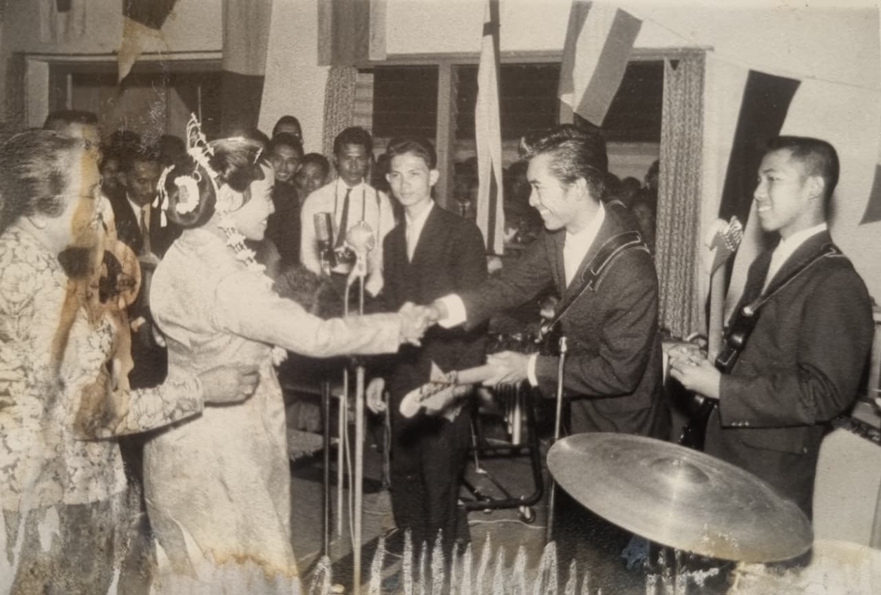 Guntur Soekarno Terima Rekor MURI atas Kiprah Bermusik Lewat Aneka Nada dan Kwartet Bintang