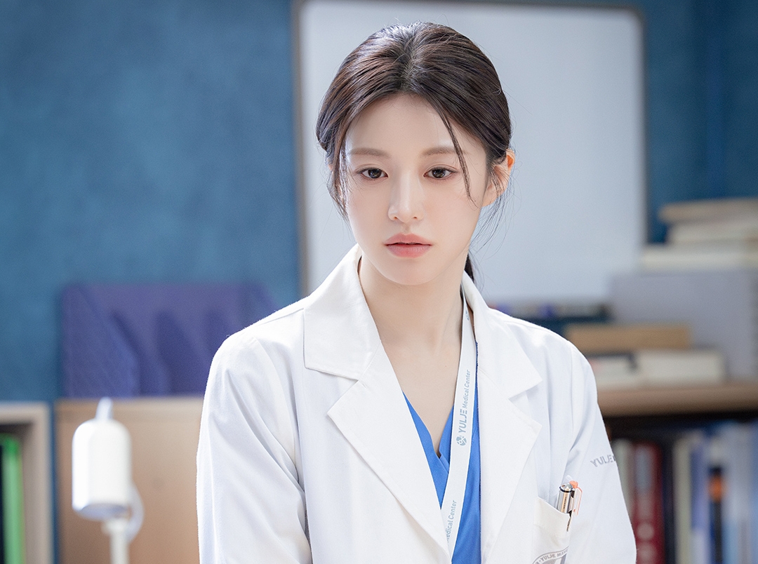 7 Drakor Terbaik Go Youn Jung, Terbaru <i>Can This Love Be Translated?</i>