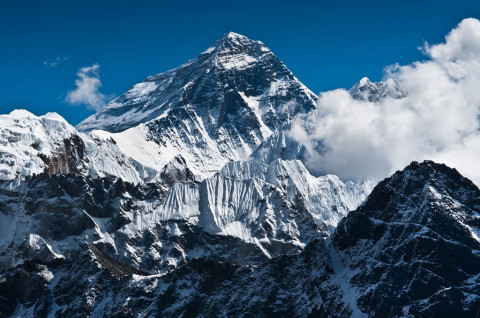 Pejabat Kemlu Malaysia Meninggal Dunia saat Mendaki Gunung Everest