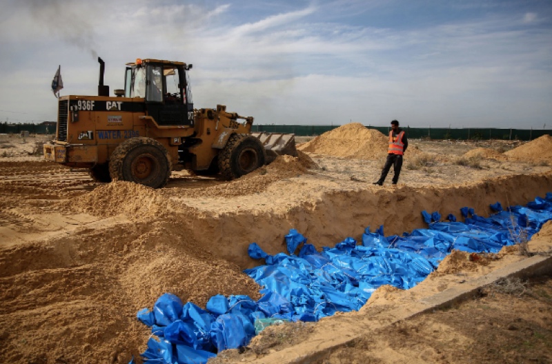 111 Jenazah Dimakamkan dalam Kuburan Massal di Gaza Selatan