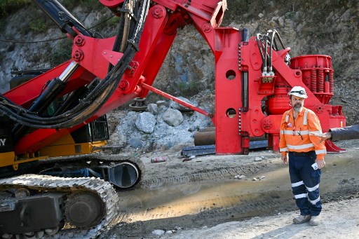 Terjebak di Terowongan, Pekerja India Menanti 14 Meter Menuju Kebebasan