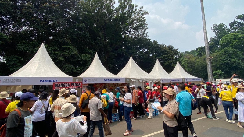 GBK Terus Dipadati Umat Katolik yang Ikut Misa Bersama Paus Fransiskus