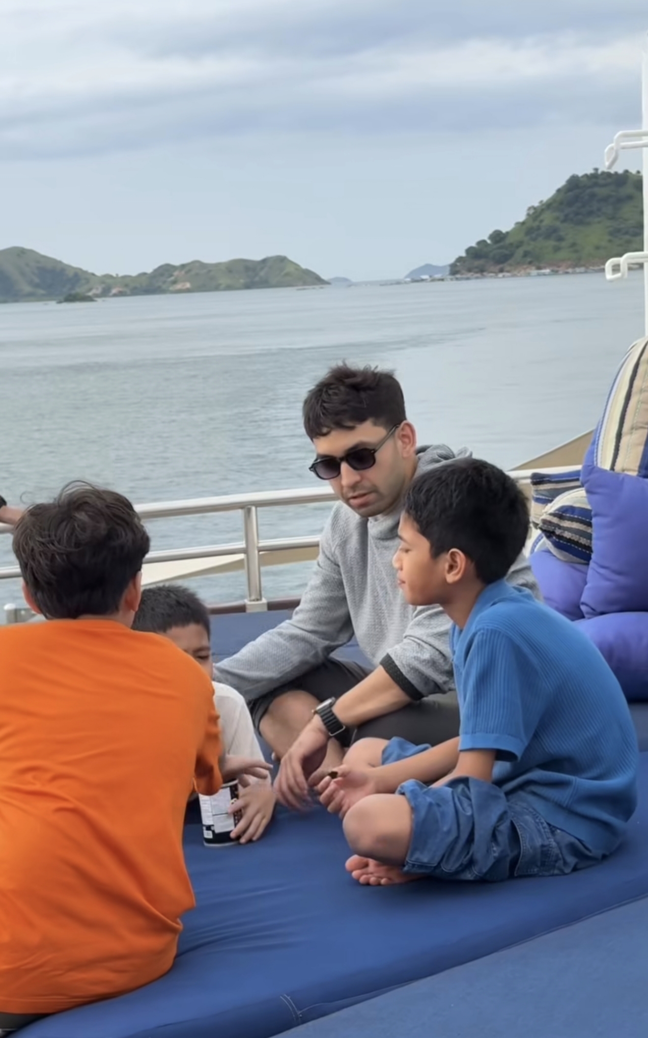 Liburan Bareng Keluarga, Kedekatan Azizah Salsha dan Nadif Zahiruddin Jadi Sorotan