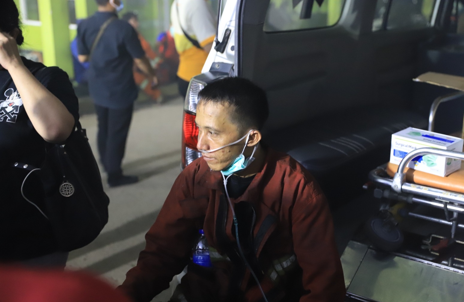 Belasan Jam Padamkan Api di TPA Rawa Kucing Tangerang, Sejumlah Personel BPBD Pingsan
