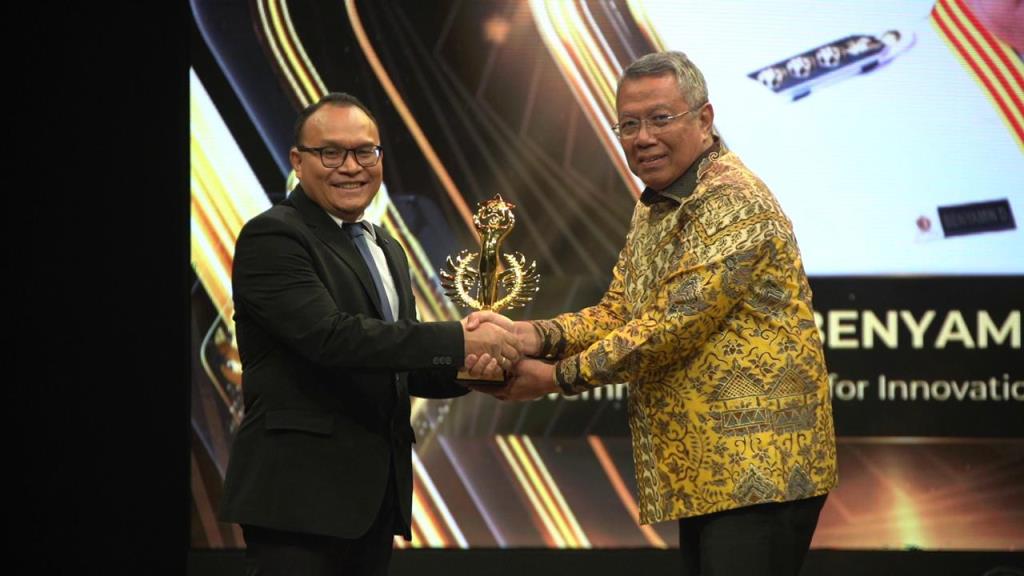 Wali Kota Tangsel Raih Government Officer for Innovation & Creativity di People of The Year 2023