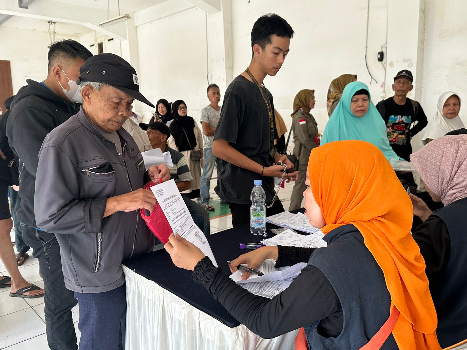 KPM di Bandung Mulai Terima Bansos PKH dan Sembako Triwulan ke-4 di Kantorpos