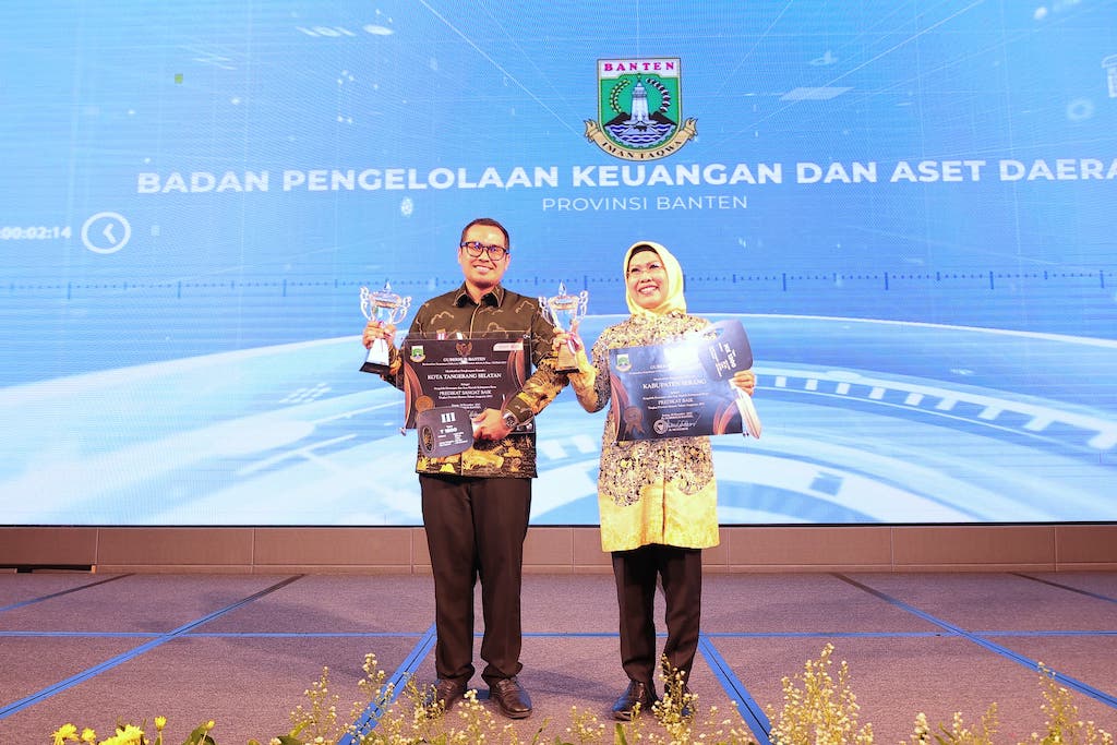 Pemkot Tangsel Raih Penghargaan Predikat Sangat Baik Pengelolaan Keuangan dan Aset Daerah