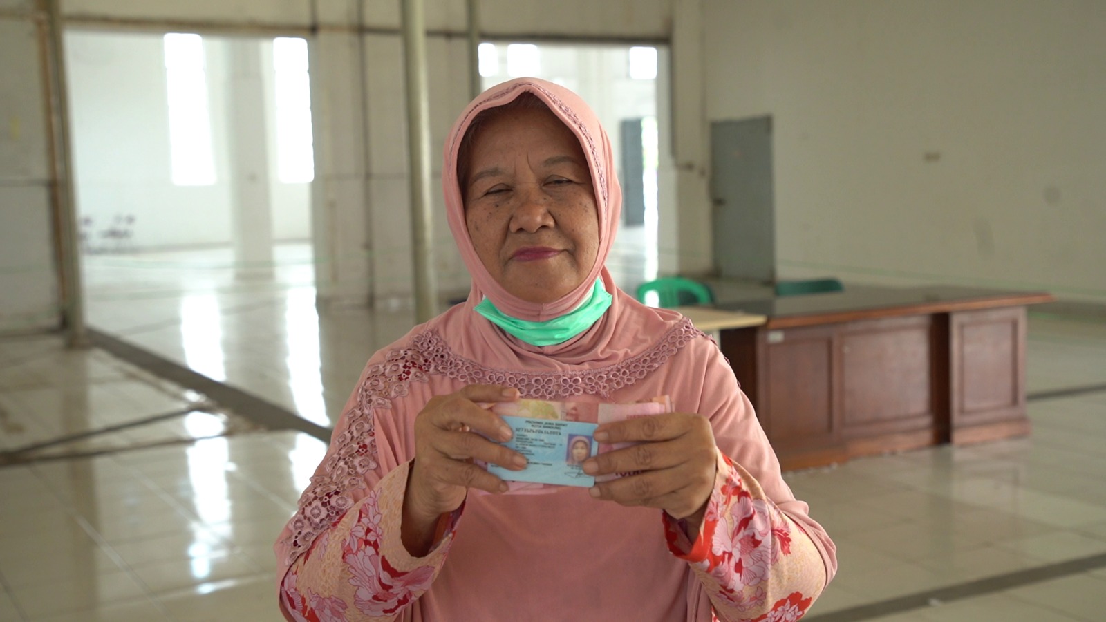 Pos Indonesia Salurkan Bansos PKH dan Sembako Triwulan ke-4 untuk Belasan Ribu KPM di Bandung