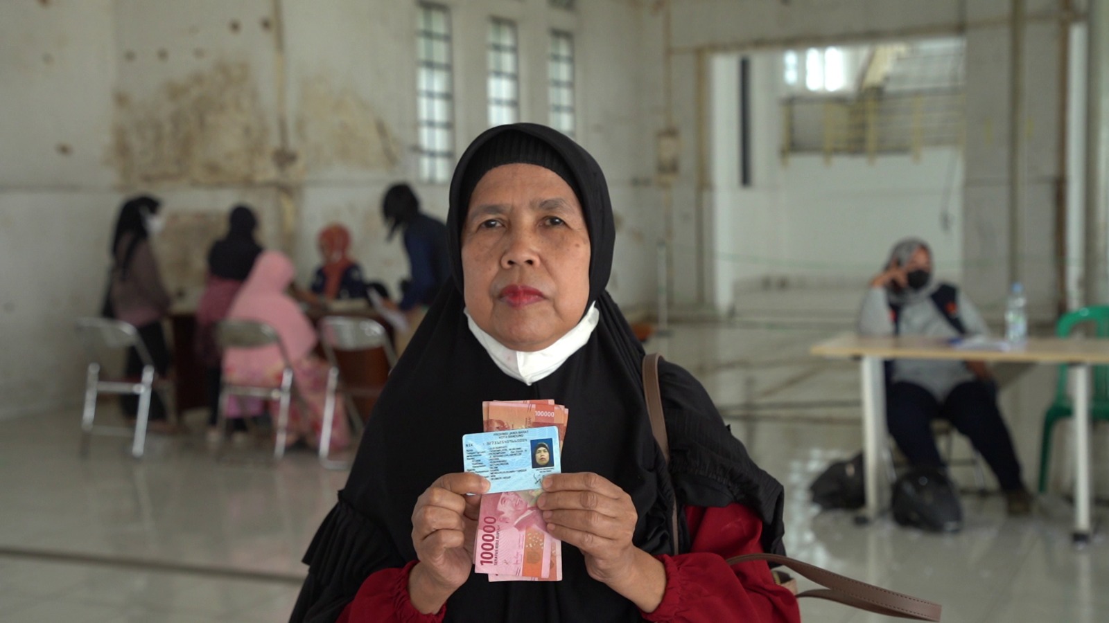 Pos Indonesia Salurkan Bansos PKH dan Sembako Triwulan ke-4 untuk Belasan Ribu KPM di Bandung