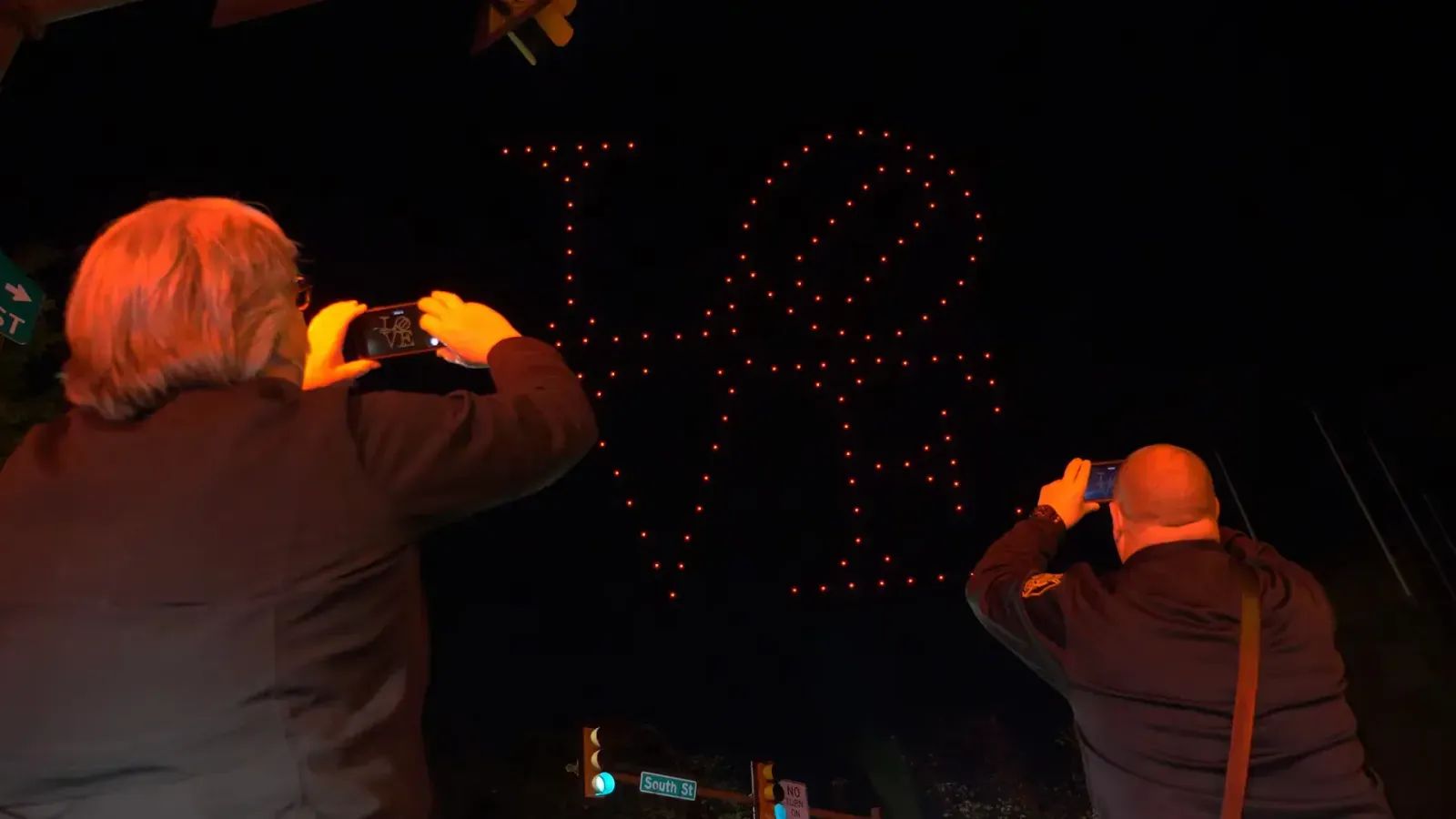 <i>Light Show Drone</i> Kelas Dunia Digelar di Jakarta pada Malam Tahun Baru 2024