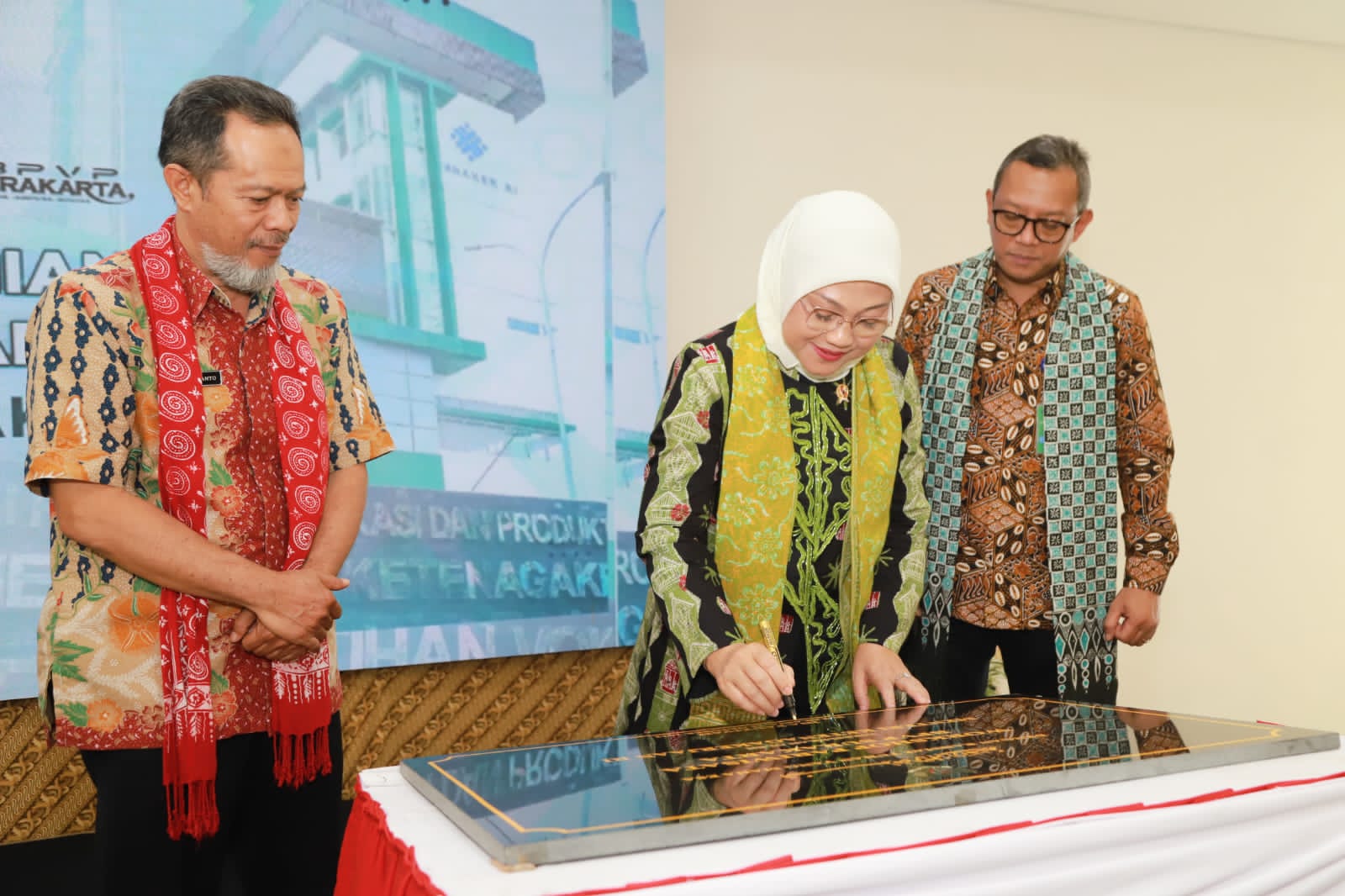 Menaker Resmikan Gedung Workshop Pelatihan Pariwisata di Solo