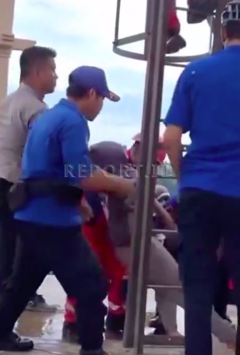 Viral, Perempuan Nekat Panjat Tower 75 Meter Karena HP Diambil Orang Tua